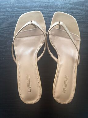 Cushionaire Women's Nude Square-Toe Flip Flop Kitten Heel Sandals
